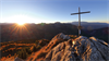 Ein Kreuz auf einem Berg